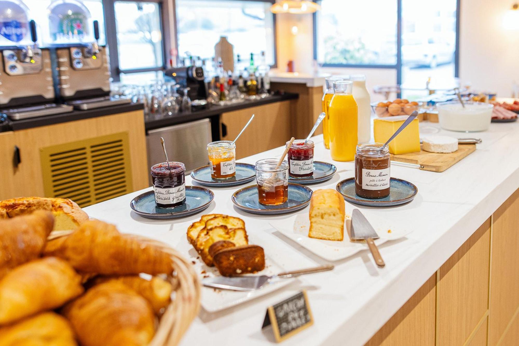 B Hotel Troyes Aeroport La Chapelle-Saint-Luc Екстериор снимка